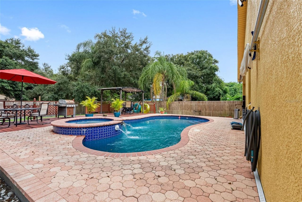 10407 N Woodmere Road , Tampa, FL 33617 Photo