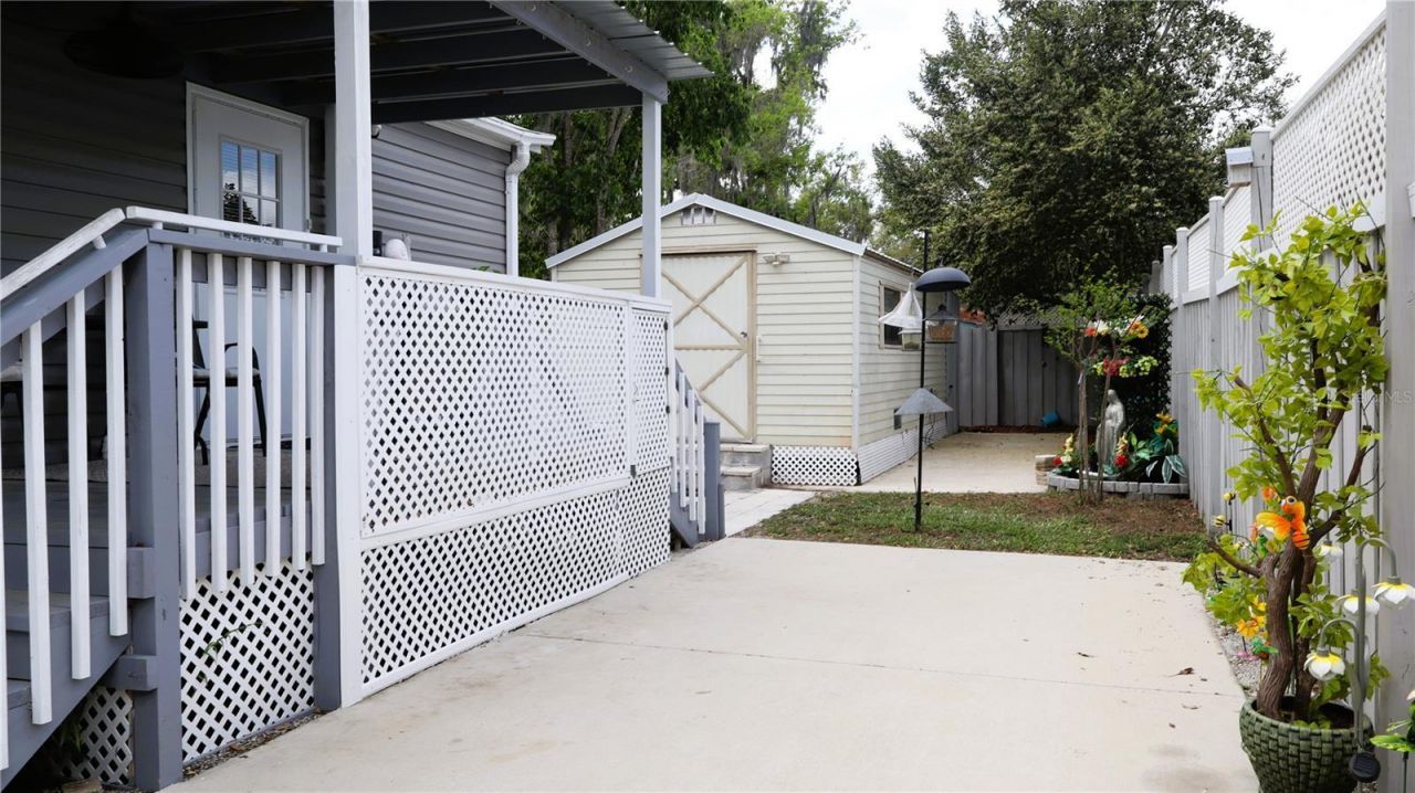 1912 Cr 439c , Lake Panasoffkee, FL 33538 Photo