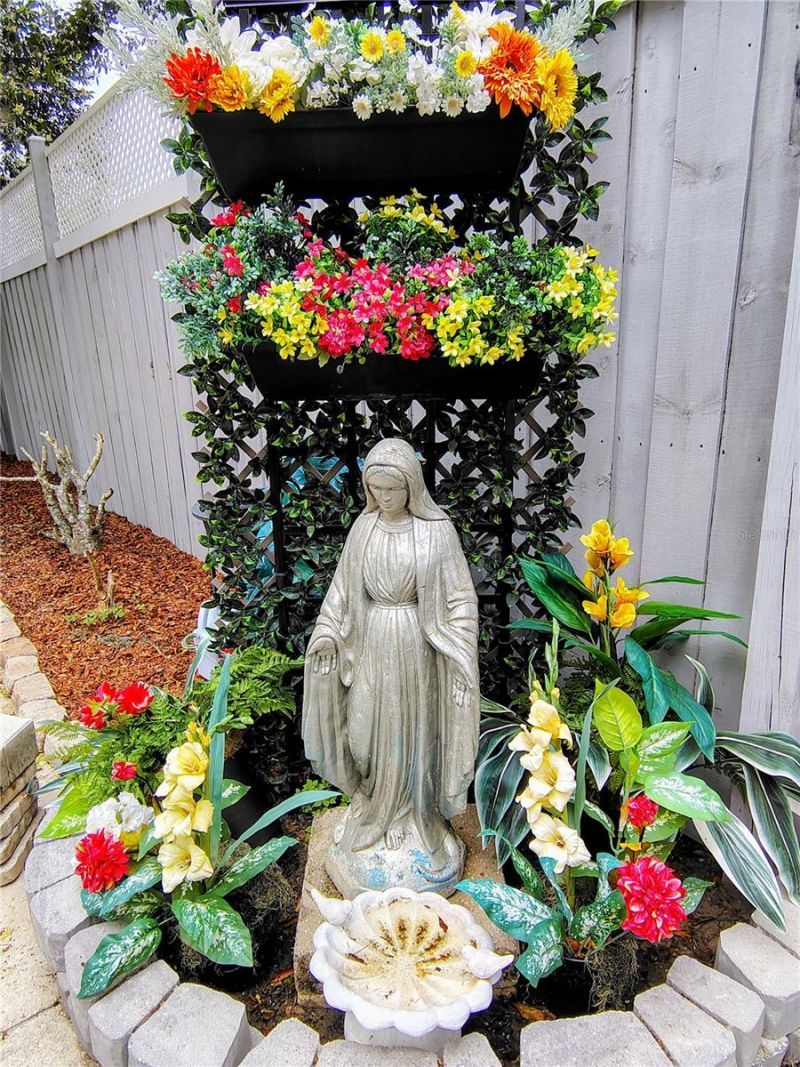 1912 Cr 439c , Lake Panasoffkee, FL 33538 Photo