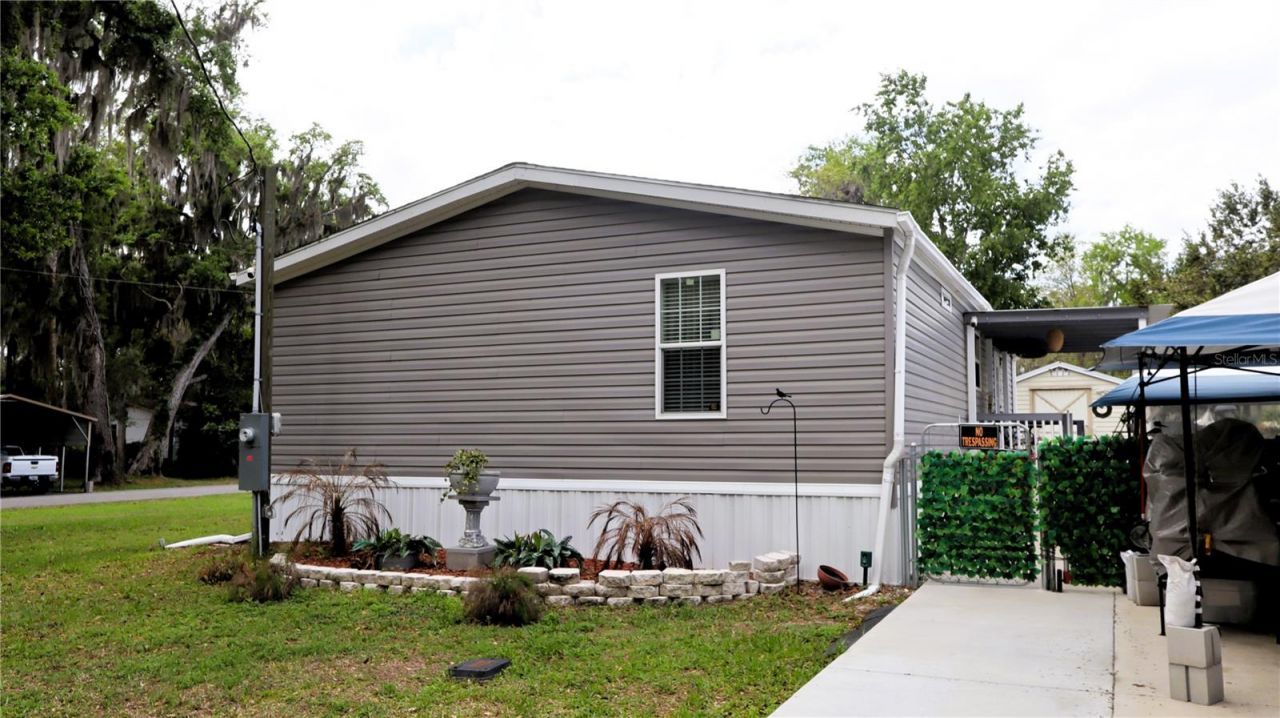 1912 Cr 439c , Lake Panasoffkee, FL 33538 Photo