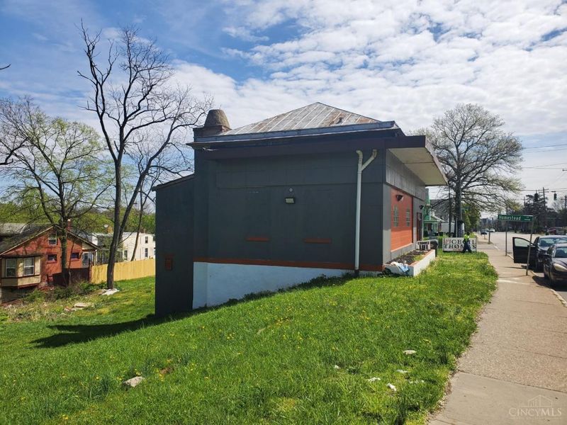 2206 Harrison Avenue, Cincinnati, OH 45211 Photo 2