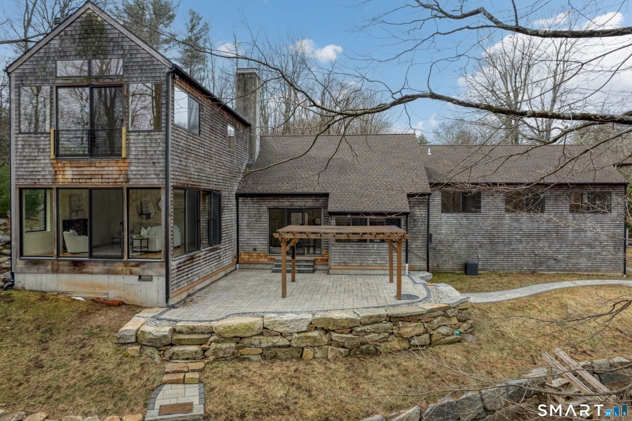 25 Sullivan, Guilford, CT 06437 Main Photo