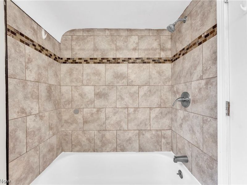 8008 Pelham Drive, Parma, OH 44129 Photo 19