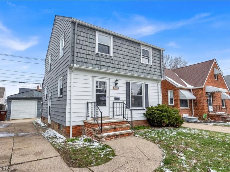 8008 Pelham Drive, Parma, OH 44129 Photo 2