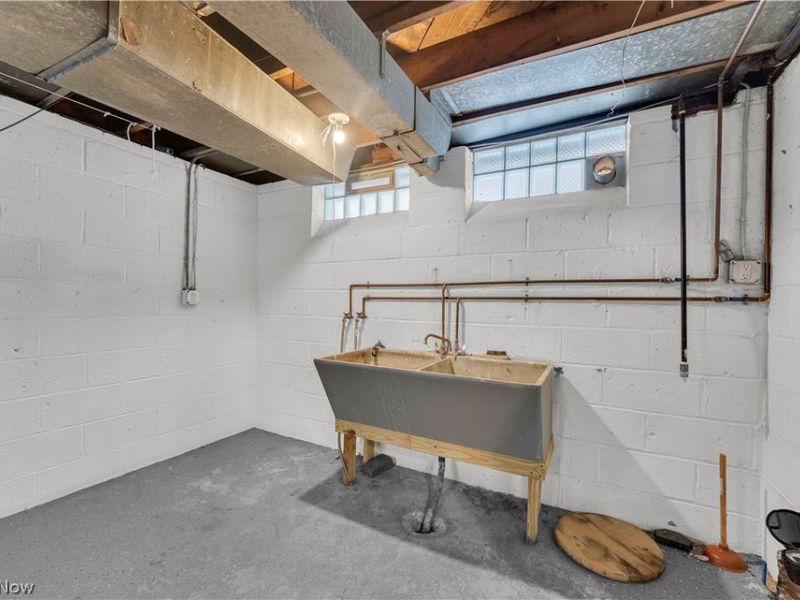 8008 Pelham Drive, Parma, OH 44129 Photo 22