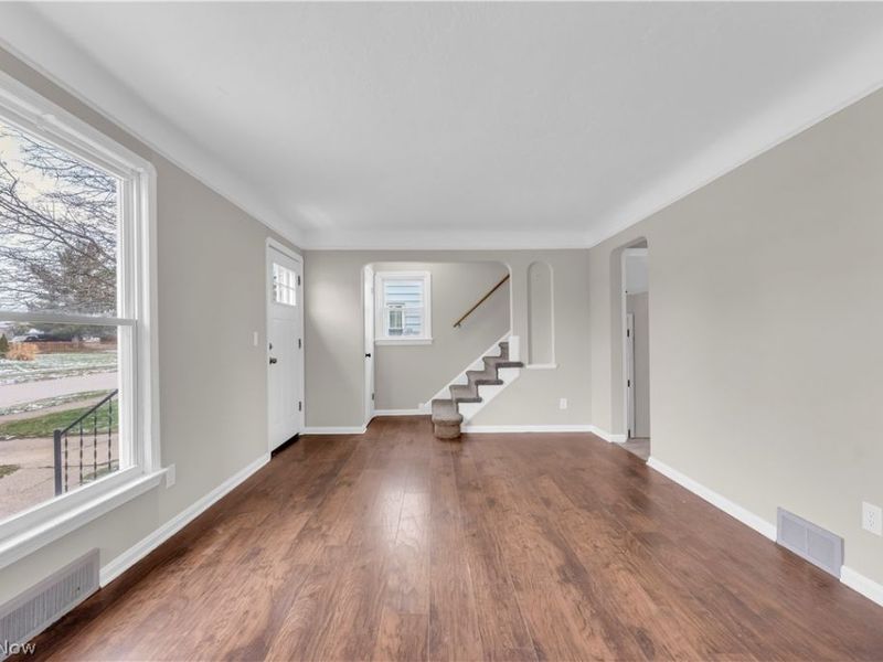 8008 Pelham Drive, Parma, OH 44129 Photo 4