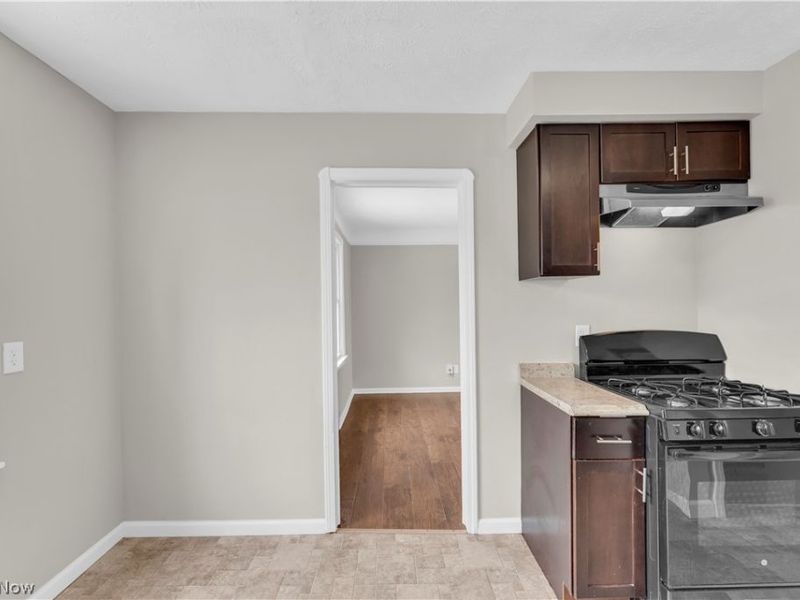 8008 Pelham Drive, Parma, OH 44129 Photo 9