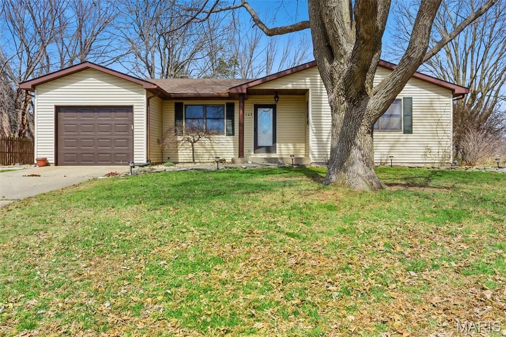 147 Holiday Drive, Edwardsville, IL 62025 Main Photo