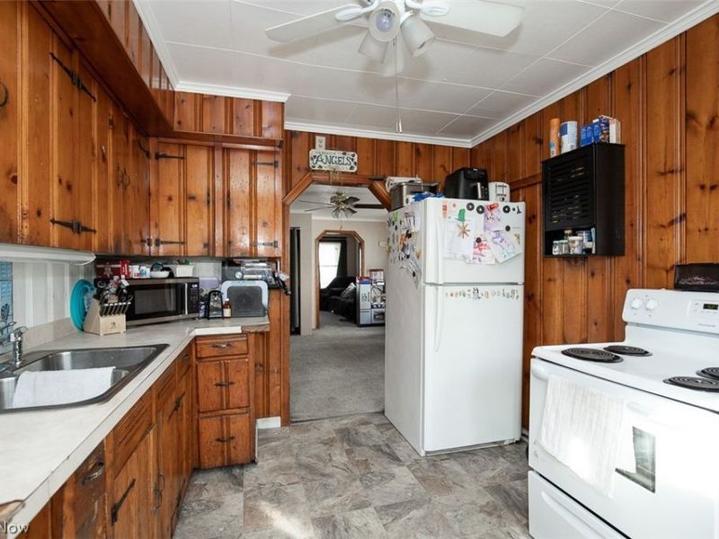 3805 Revere Court, Cleveland, OH 44109 Photo 16