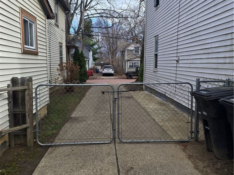 3805 Revere Court, Cleveland, OH 44109 Photo 3