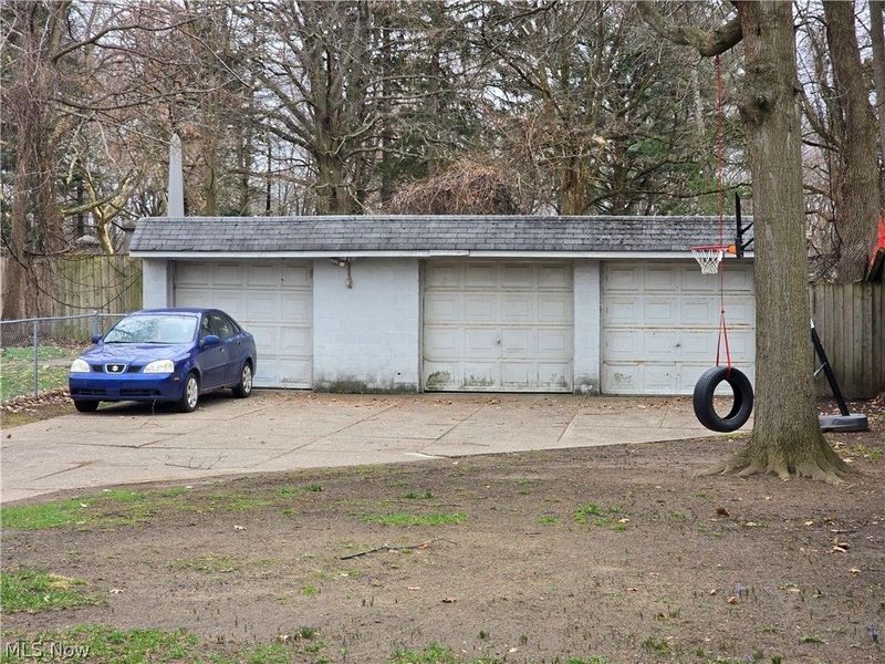 3805 Revere Court, Cleveland, OH 44109 Photo 4