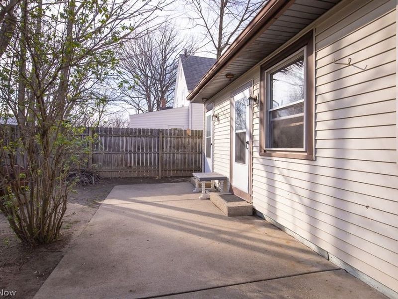 3805 Revere Court, Cleveland, OH 44109 Photo 5