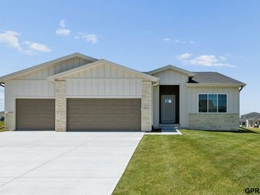 5714 Kestrel Parkway, Elkhorn, NE 68022