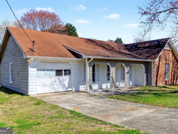 608 S Jeff Davis Drive, Fayetteville, GA 30215