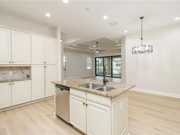 9122 Isla Bella CIR , BONITA SPRINGS, FL 34135