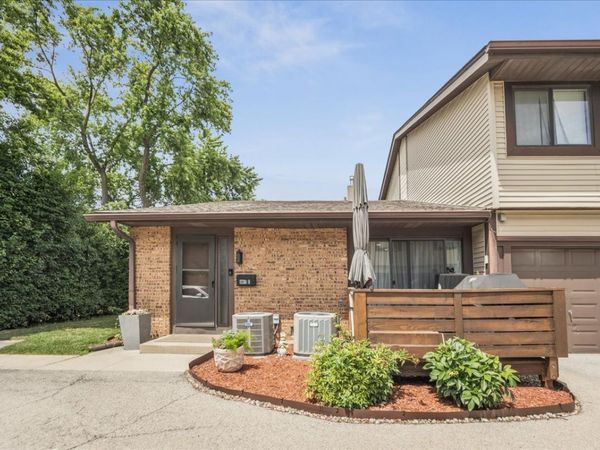 8334 Portsmouth Drive , Unit C, Darien, IL 60561