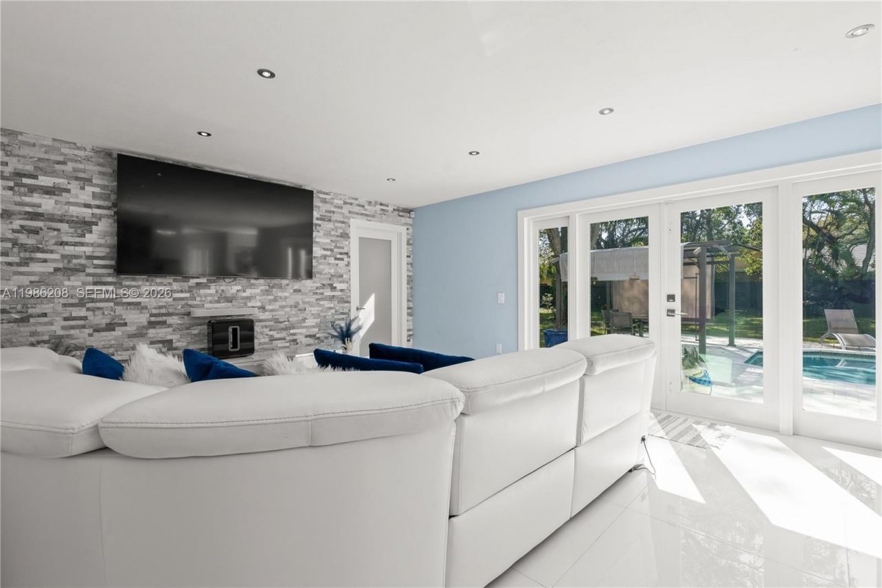 7330 SW 165th St , Palmetto Bay, FL 33157 Photo