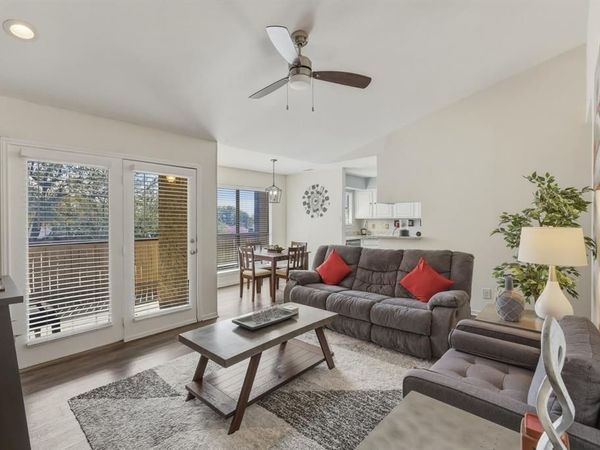 1900 Cloisters Drive, Unit 322, Arlington, TX 76011