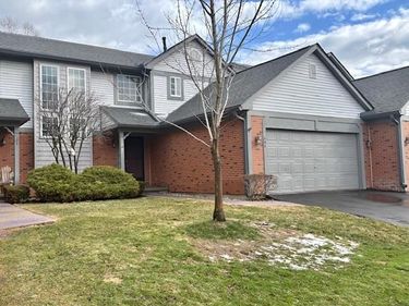 555 Winwood Court, Walled Lake, MI 48390