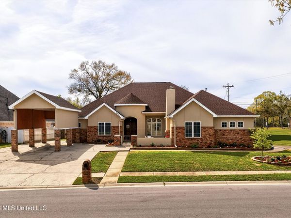 20185 Belle Vue Circle, D'Iberville, MS 39540