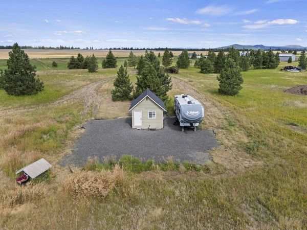 13952 N Dover Rd, Nine Mile Falls, WA 99026