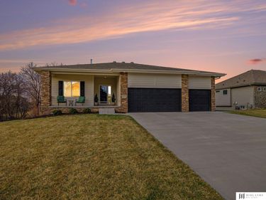 5158 Waterford Avenue Circle, Papillion, NE 68133