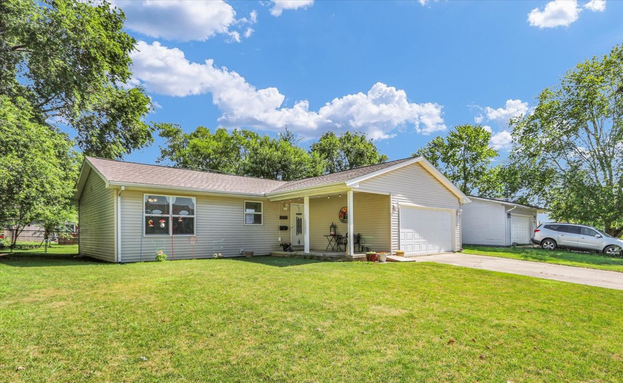 2310 E Country Squire Drive, Urbana, IL 61802 Main Photo