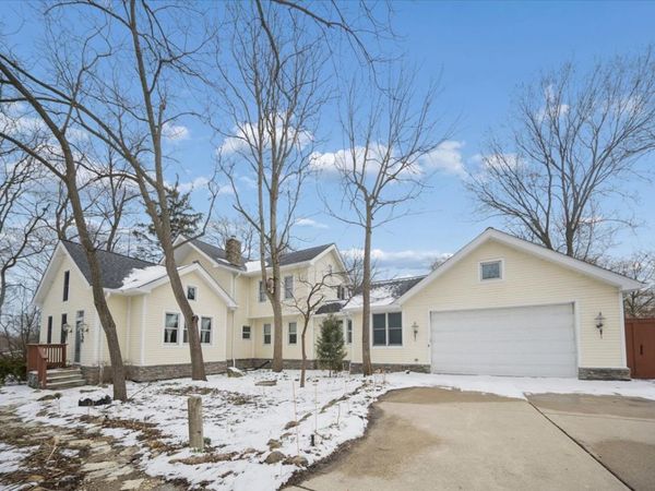 215 E Pine Avenue , Roselle, IL 60172