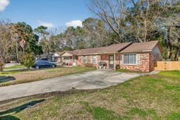 809 Sandpiper Drive photo 4