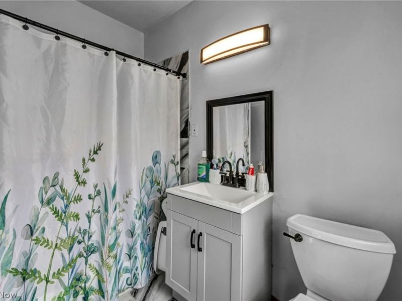 10803 Grantwood Avenue, Cleveland, OH 44108 Photo 10