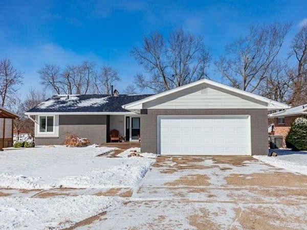 2700 68th Street, Urbandale, IA 50322