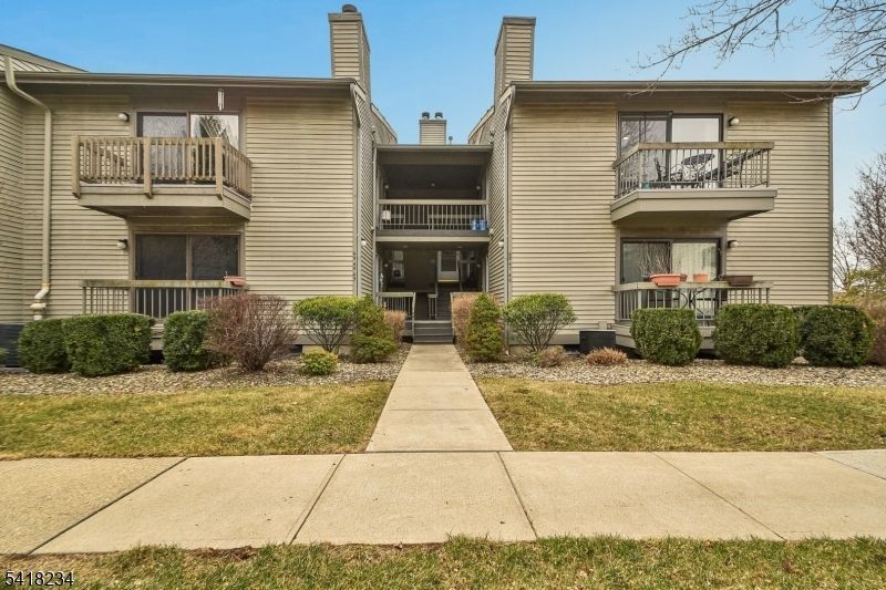 47 Sam Bonnell Dr, Union, NJ 08809 Main Photo