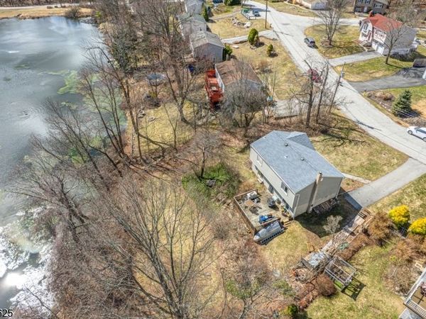 40 Hummingbird Trl, Vernon, NJ 07422