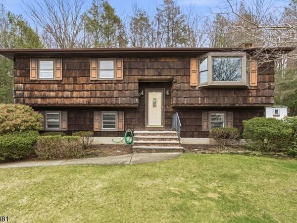 9 Hemlock Dr, Franklin, NJ 07416