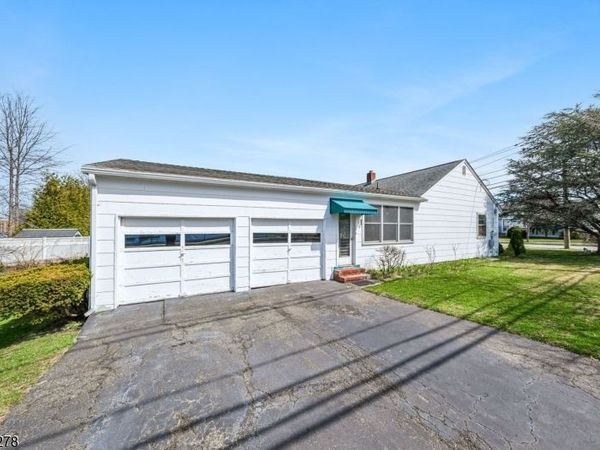 4 Oak Ridge Rd, Clifton, NJ 07013