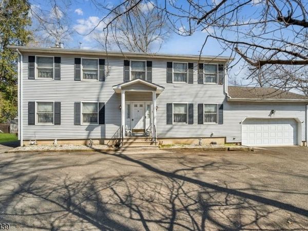 110 Edgewood Ave, Green Brook, NJ 08812