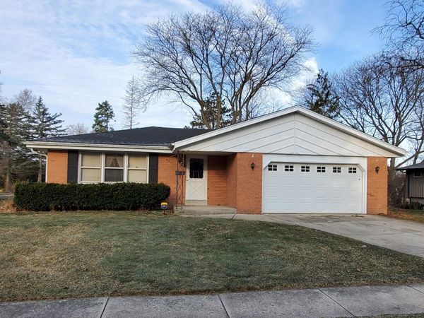 5316 Robin Dr, Greendale, WI 53129