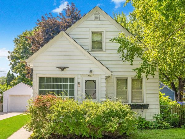 4937 N Hollywood Ave, Whitefish Bay, WI 53217