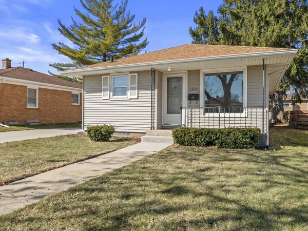 1924 Jupiter Ave, Racine, WI 53404