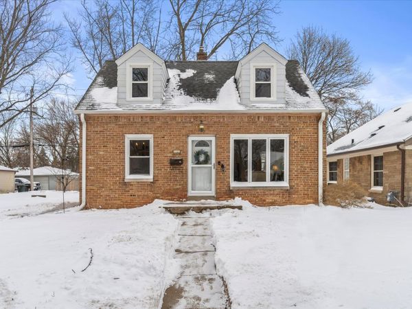 1929 W Marne Ave, Glendale, WI 53209