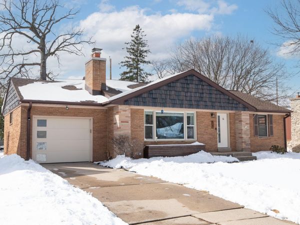 537 N 114th St, Wauwatosa, WI 53226