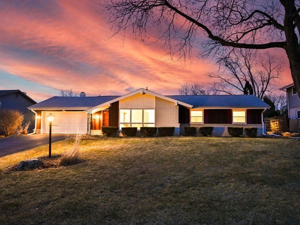 2868 N 118th St, Wauwatosa, WI 53222