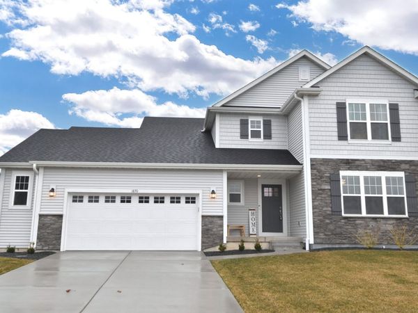 1870 Nottingham Dr, Union Grove, WI 53182