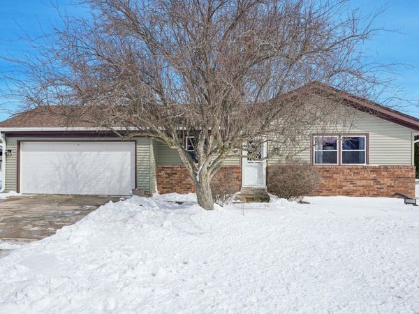 7254 S 38th St, Franklin, WI 53132