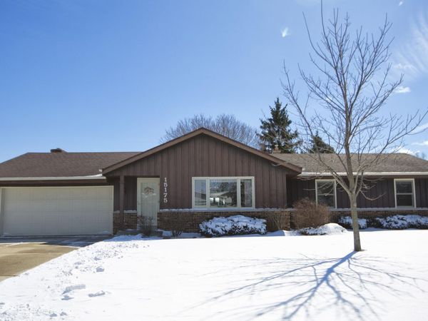 15175 W Kingsway Dr, New Berlin, WI 53151