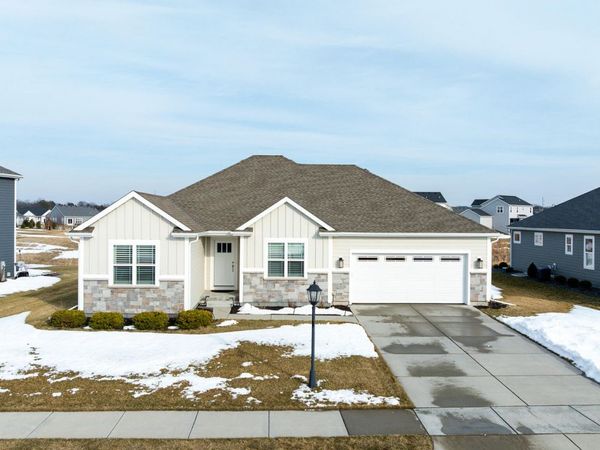 2928 Winnebago Dr, Summit, WI 53066