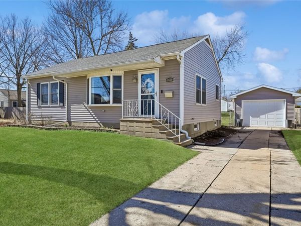 1620 9th Street NW, Cedar Rapids, IA 52405