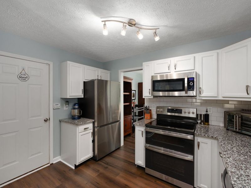 8536 Lazelle Village Drive , Lewis Center, OH 43035 Photo 10