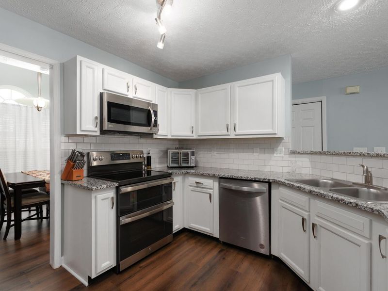 8536 Lazelle Village Drive , Lewis Center, OH 43035 Photo 8