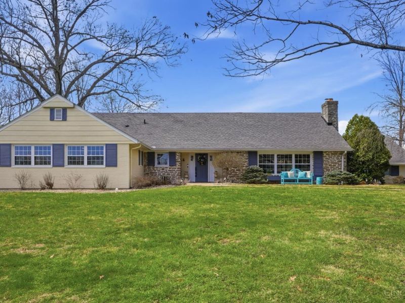 9101 Hoffman Farm Lane, Indian Hill, OH 45242 Photo 2